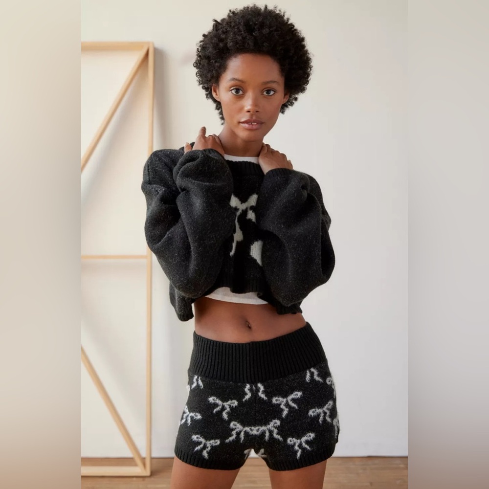 Out From Under Urban Outfitters Cozy Sweater Bow Shorts size Sโ